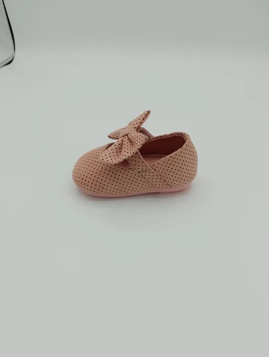 Baby%20Girl%20Polka%20Dot%20Soft%20Sole%20Shoes%20with%20Bow%20%7C%20Anti-Slip%20Prewalker%20Shoes%20for%20Infants%20&%20Toddlers%20-%20Image%203