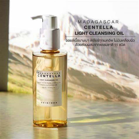 SKIN1004%20Madagascar%20Centella%20Light%20Cleansing%20Oil%20(30ml)%20-%20Image%203