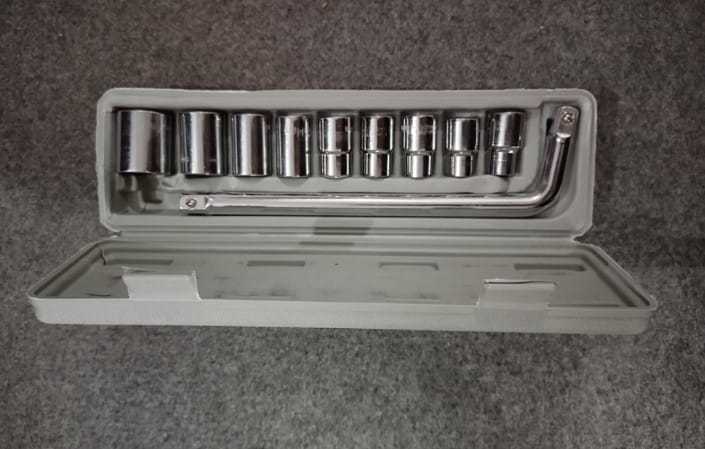 Professional%20Heavy%20Duty%20Socket%20Wrench%20Set%20Tool%20Kit%209%20Pc%201/2%E2%80%B3%20Drive%20Socket%20Set%208-24mm%20Metric%20Sockets%20With%20%E2%80%9CL%E2%80%9D%20Wrench%20In%20Box%20-%20Image%202