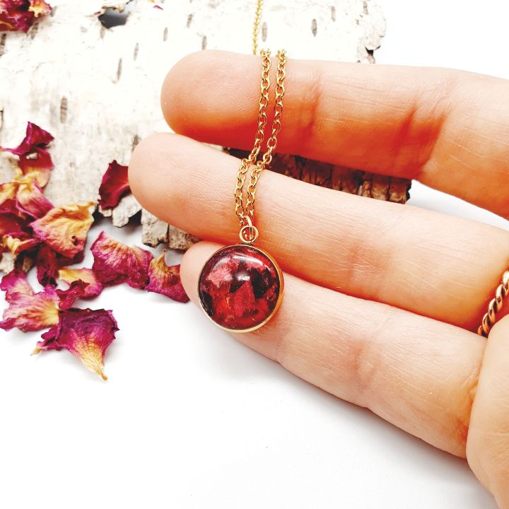 Rose%20Petal%20and%20Gold%20Foil%20Resin%20Bezels%20Pendants%20Neclaces%20-%20Image%203