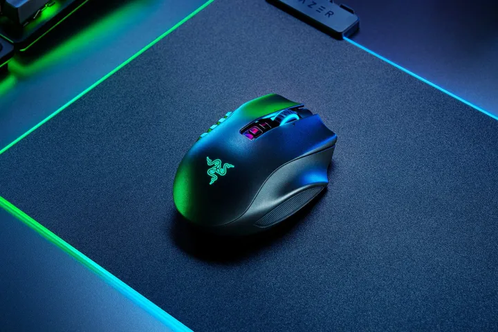Razer%20Naga%20Pro%20with%20Swappable%20Side%20Plates%20Modular%20Wireless%20Gaming%20Mouse%20-%20Image%208