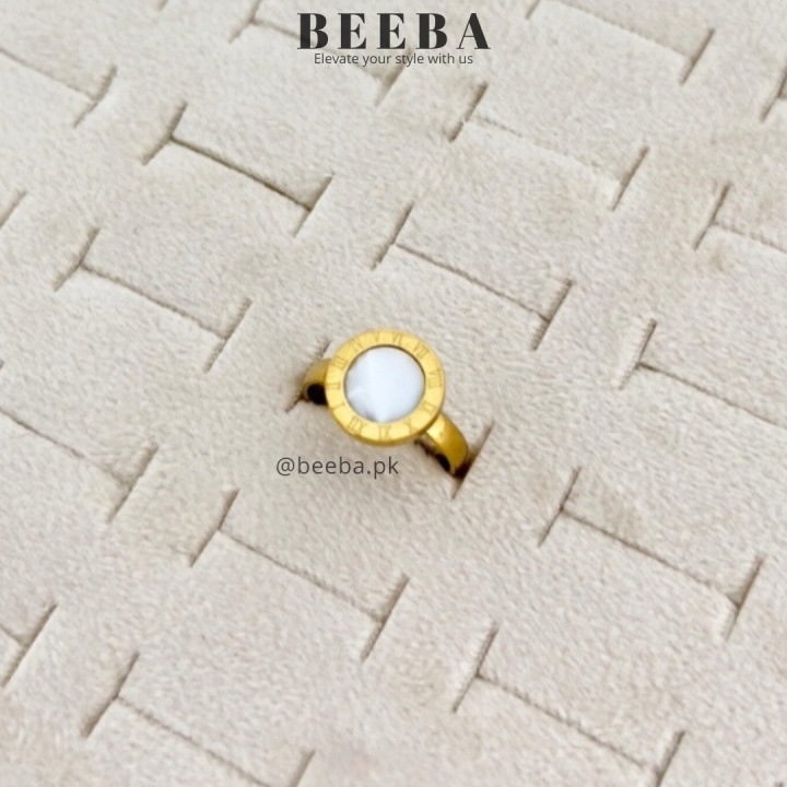 Adjustable%20Clover%20Ring%20%7C%20Roman%20Numeral%20Ring%20%7C%20Anti%20Tarnish%20Ring%20-%20Beeba%20-%20Image%202