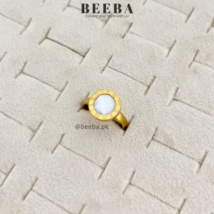 Adjustable%20Clover%20Ring%20%7C%20Roman%20Numeral%20Ring%20%7C%20Anti%20Tarnish%20Ring%20-%20Beeba%20-%20Image%202