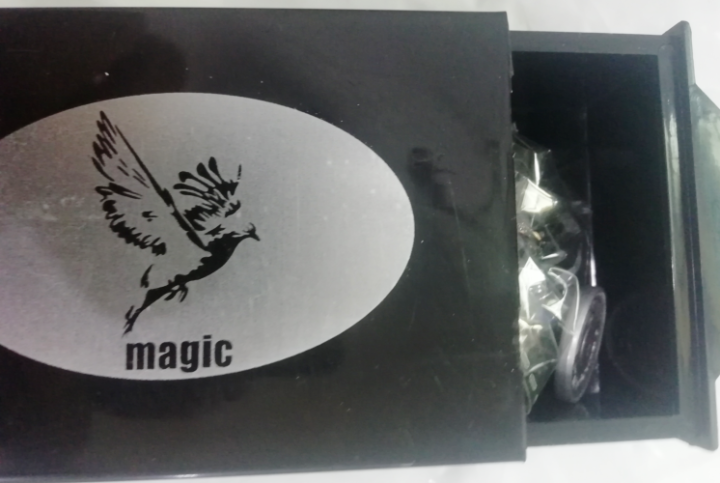 Magic%20Box%20Hide%20things%20inside%20Hidden%20tray%20trick%20for%20Kids%20Party%20Fun%20Prop%20-%20Image%209