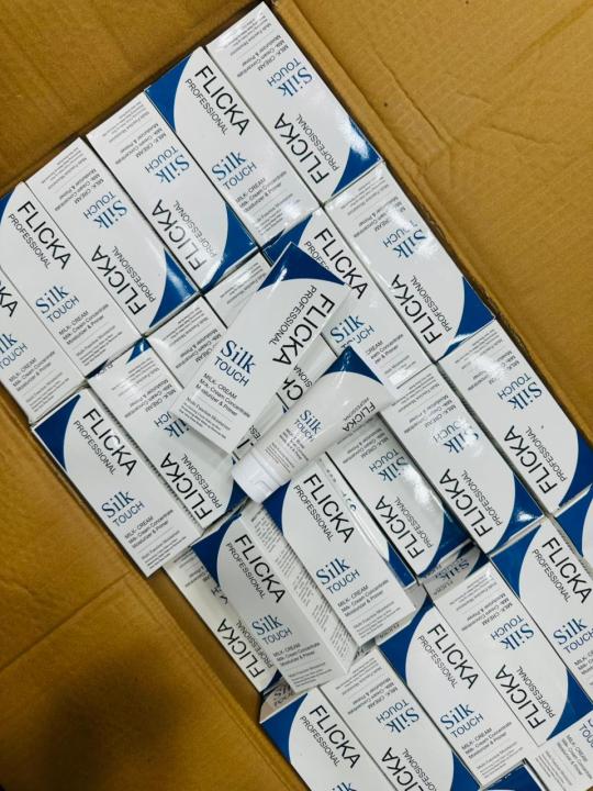 Silk%20Touch%20Milk-Cream%20Primer%20by%20Flicka%20%7C%203-in-1%20Moisturizer,%20Makeup%20Base%20&%20Pore%20Minimizer%20%7C%20Shea%20Butter,%20Aloe%20Vera%20&%20Vitamins%20%7C%20Smooth%20Matte-Glow%20Finish%20-%20Image%209