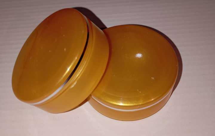 18%20Grams%20Pack%20of%208%20Skin%20Jars%20are%20Ideal%20for%20storing%20and%20Carrying%20your%20Favorite%20Creams%20and%20Cosmetics%20-%20Image%205