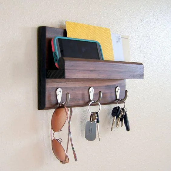 Wall%20Mounted%20Wood%20key%20holder%20-%20Image%202