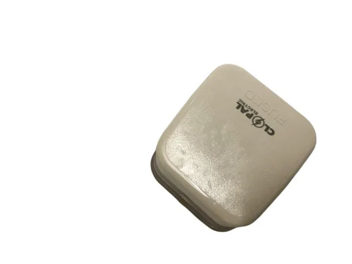 Clopal%2013A%20Flat%203%20Pin%20Male%20Power%20Cord%20Plug%20with%20Fuse%20Protection%20-%20Image%203