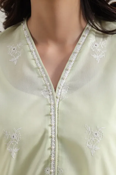 Saya%20Unstitched%20Solid%20Embroidered%20Cambric%203%20Piece%20Suit%20For%20Women%20-%20Unstitched%20Fabric%20For%20Women%20-%20Chiffon%20Dupatta%20-%20Summer%202026%20-%20Image%203