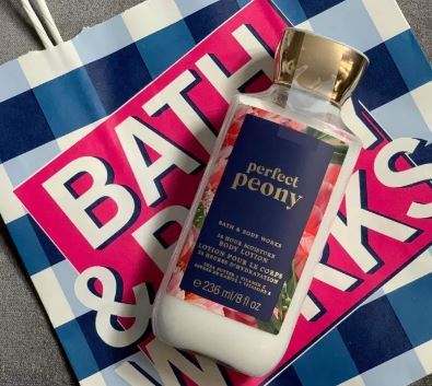 Bath%20&%20Body%20Works%20Perfect%20Peony%20-%20Super%20Smooth%20Body%20Lotion%20-%20236%20ml%20Full%20size%20-%20Image%206