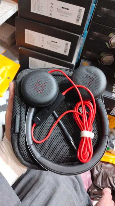 Poly%20-%20Blackwire%208225%20Wired%20Headset%20with%20Boom%20Mic%20(Plantronics)%20-%20Dual-Ear%20(Stereo)%20Computer%20Headset%20-%20USB-A%20to%20Connect%20to%20your%20PC/Mac%20-%20Active%20Noise%20Canceling-Works%20with%20Teams%20(Certified),%20Zoom%20&more%20-%20Image%206
