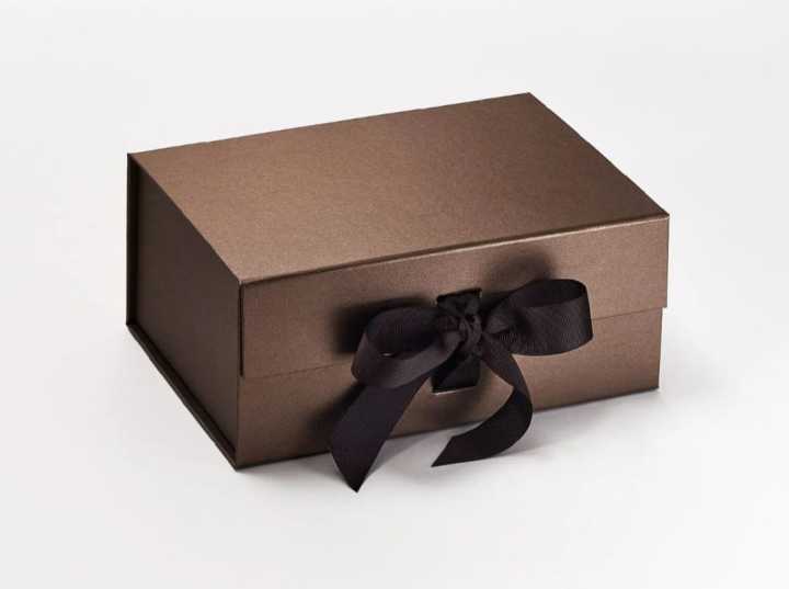 Gift%20Box%20for%20Gifting%20On%20Birthday,%20Anniversary%20etc%20With%20Shredded%20Paper%20Fillers%20FREE%20%7C%209%20by%207%20by%202%20inches%20discount%20price%20-%20Image%202