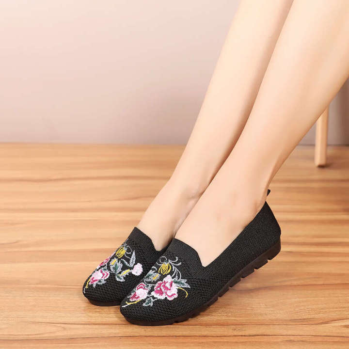 Summer%20Flying%20Weaving%20Women's%20Mesh%20Breathable%20Old%20Beijing%20Cloth%20Soft%20Sole%20Mom%20Casual%20Fashion%20Trend%20Embroidered%20Shoes%20-%20Image%203