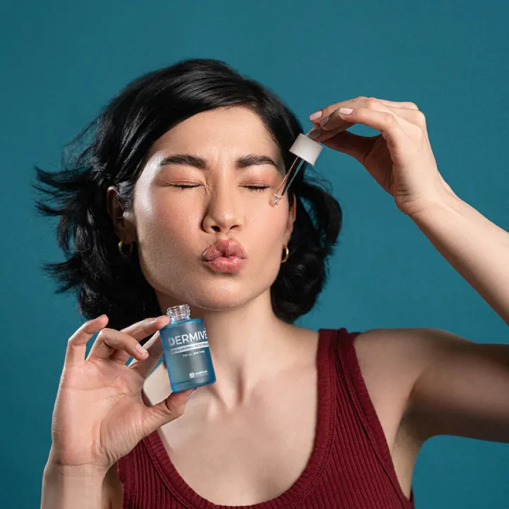Dermive%20Hydrating%20Serum%20with%20Snail%20Mucin,%20Hyaluronic%20Acid,%20Ceramides%20&%20Alpha%20Arbutin%20%7C%20Deep%20Hydration,%20Barrier%20Repair,%20Anti-Aging%20&%20Dark%20Spot%20Removal%20%7C%2030ml%20-%20Image%204