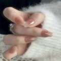 Ganlu Temple Nail Art Hua Fei touched her face and wore nail products, Zhen Huan Bing was transparent and long trapezoidal, and European and American style wore nails and nails. 