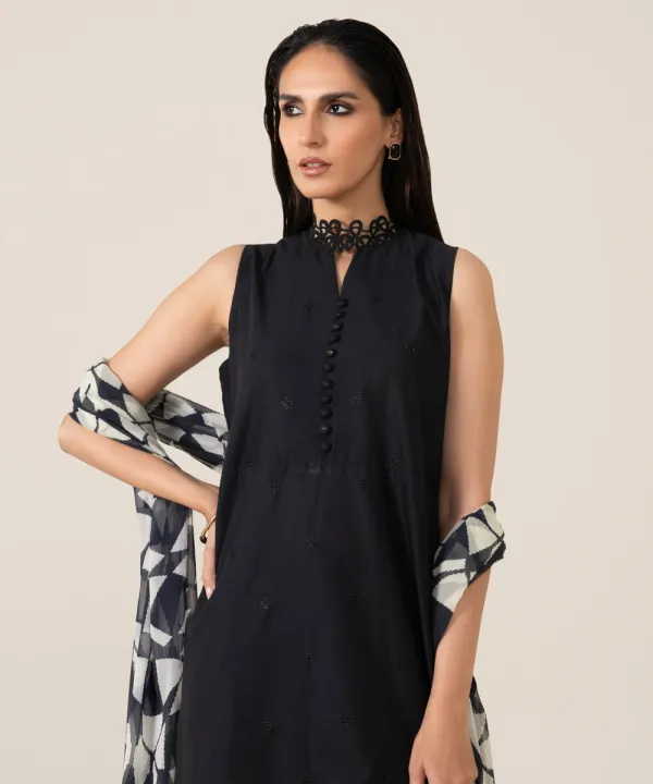 Sapphire%20Unstitched%20-%203%20Piece%20-%20Embroidered%20Textured%20Lawn%20Suit%20-%20Image%205
