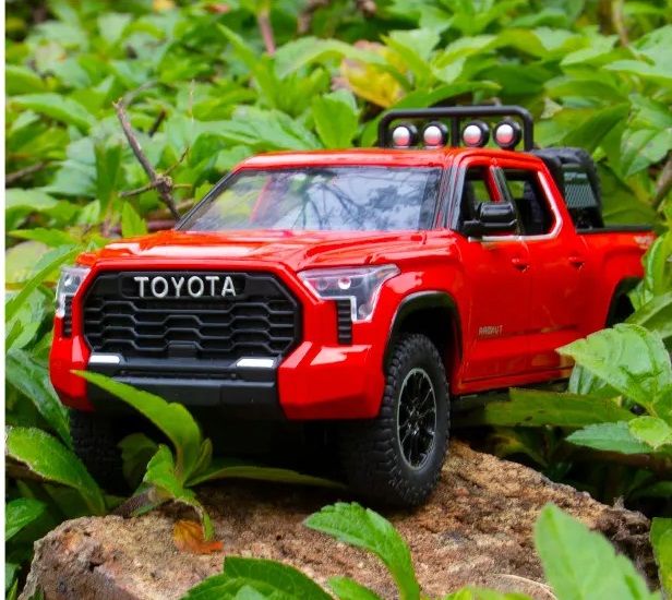 1:24 TOYOTA TUNDRA Alloy Car Model Simulation Diecast Metal Toy  Vehicle Model Sound And Light Pull Back Cars Toys Kids Boys Gift ||AT040