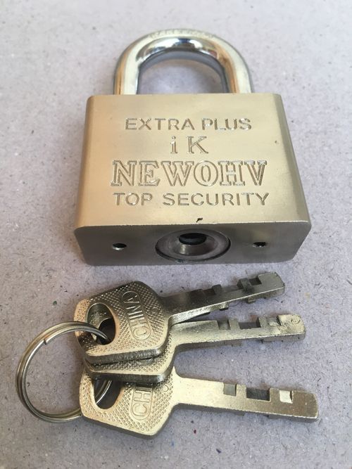 Pad%20lock%20NEWOHV%2050mm%20Top%20Security%20Heavy%20Duty%20Pad%20lock%20-%20Image%203