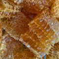 honey comb 1kg 100% natural organic honey (free delivery) fresh honeycomb خالص چھتّہ شہد کے ساتھ. 