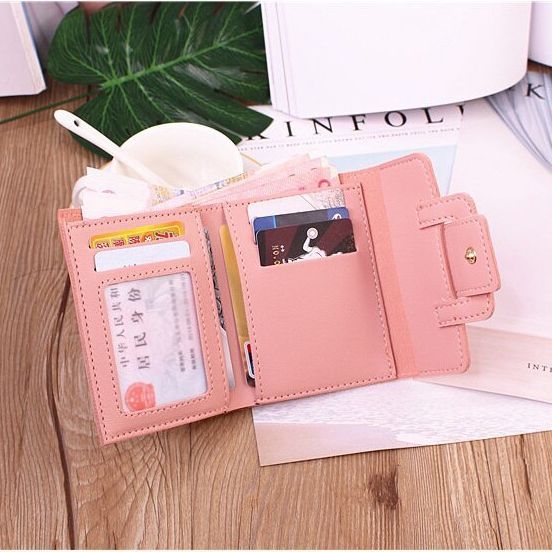 Stylish%20Slim%20Small%20Wallet%20for%20Women%20-%20Compact,%20Durable%20with%20Card%20Slots%20-%20Image%204
