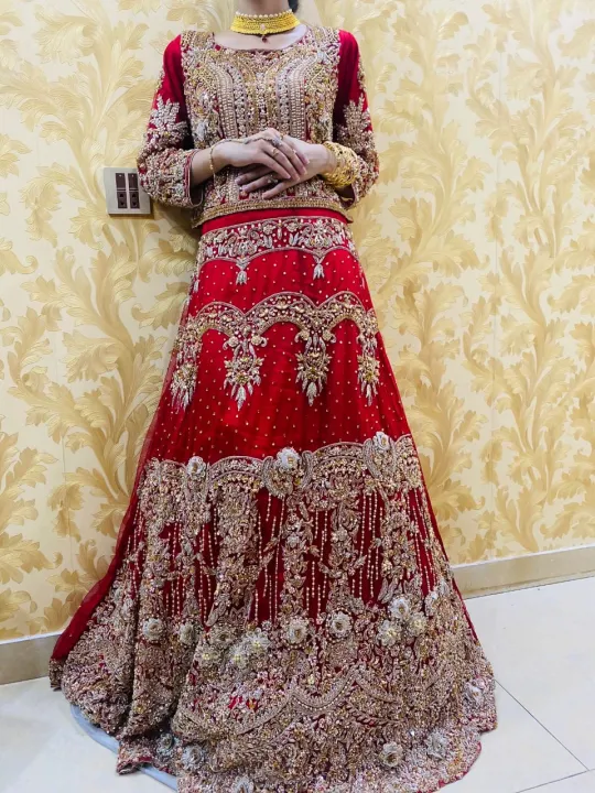 Bridal%20lehnga,%20Pakistani%20Maroon%20Lehenga%20Bridal%20With%20Choli%20Dress%20-%20Image%204