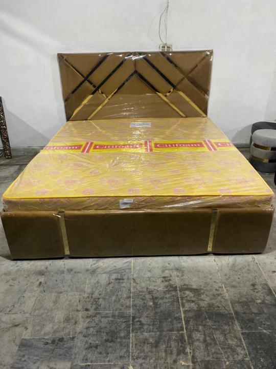 Modern tufted velvet bed mith metal frame, furniture factory