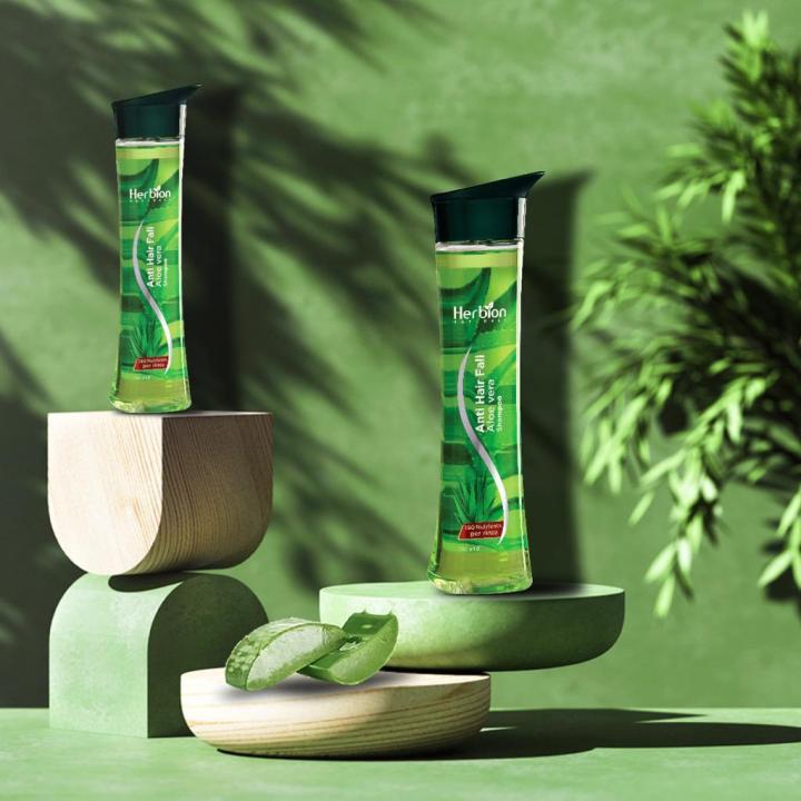 Anti%20Hair%20Fall%20Shampoo%20%7C%20Natural%20Blend%20of%20Aloe%20Vera,%20Tea%20Tree%20&%20Moringa%20Extracts%20%7C%20Strengthens%20roots%20and%20cleans%20scalp%20%7C%20250ml%20Bottle%20%7C%20Product%20by%20Herbion%20Pakistan%20-%20Image%205