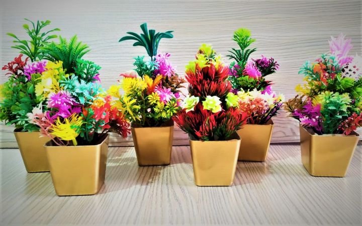 Artificial%20Flower%20Pots%20Set%20of%202%20-%20Golden%20&%20White%20Elegant%20Small%20Table%20Vase,%20Decorative%20Flowers%20&%20Leaves%20for%20Home%20and%20Office%20Decoration,%2010%20Inches%20-%20Image%207