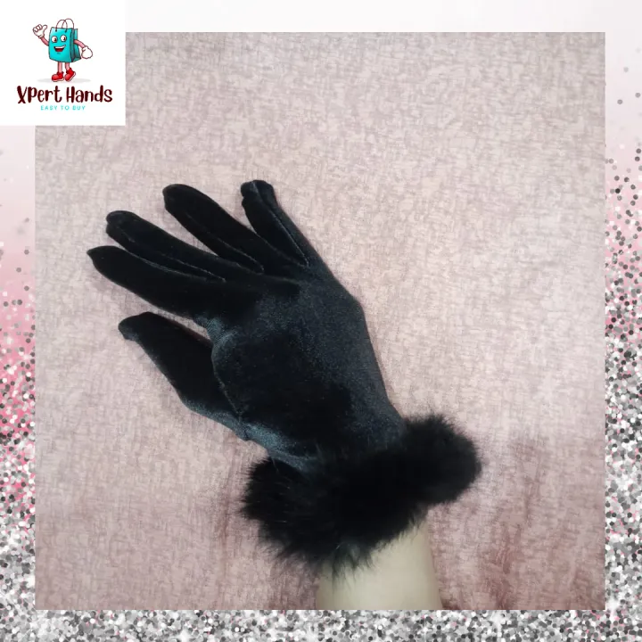 Women's%20Girl's%20Black%20Winter%20Velvet%20Gloves%20With%20Frr%20Cuff%20On%20Wrist%20-%20Image%204