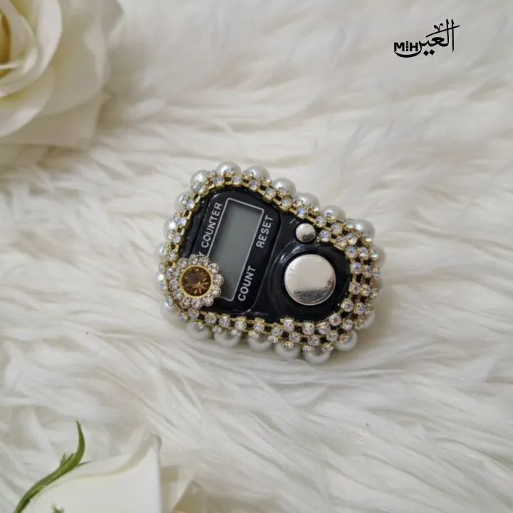 Fancy%20Crystal%20Tasbeeh%20Digital%20Counter%20Ramadan%20Kreem%20Offer%20-%20Black%20%7C%20Adjustable%20Finger%20Ring%20Tally%20Counter%20for%20Women%20-%20Image%204