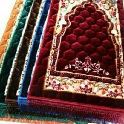 Luxury%20Velvet%20Prayer%20Mat%20Janamaz%20%20Soft%20Padded%20Musalla%20for%20Namaz%20%20Traditional%20Floral%20Design%20Islamic%20Gift%20for%20Adults/Kids%20(Maroon)%20-%20Image%202