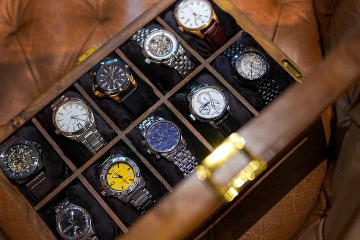 Luxury%20Wooden%20Watch%20Box%20for%20Men%20&%20Women,%20Multi-Compartment%20Watch%20Organizer%20with%20Glass%20Top,%201-10%20Slot%20Wooden%20Watch%20Case%20with%20Dividers,%20Elegant%20Watch%20Display%20Box%20for%20Multiple%20Watches%20%E2%80%93%20Perfect%20Gift%20&%20Storage%20Solution"%20-%20Image%205