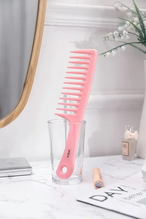 Wide%20Tooth%20Combs%20for%20Curly,Long%20and%20Wet%20Hair,Detangling%20Comb%20Large%20Hair-Brush%20Paddle%20for%20Shampoo%20and%20Color%20Applications%20-%20Image%206