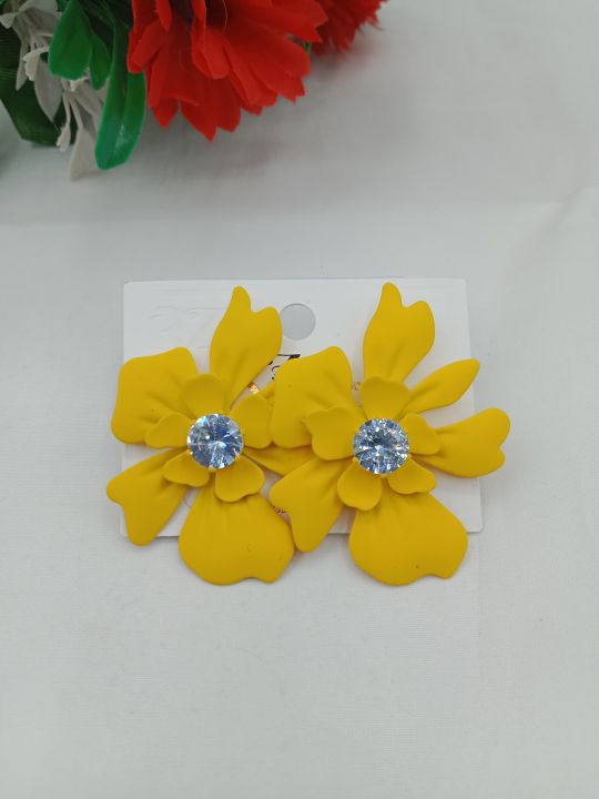 Trendy Flower Royal Elegant Earring Beautiful Design For Girls & Woman