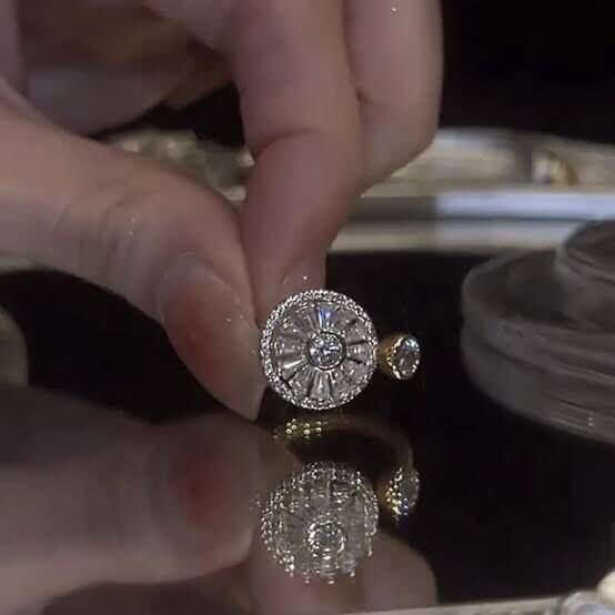 Spinning%20Zircon%20Sunflower%20Fidget%20Spinner%20Rings%20for%20Women%20Crystal%20Anxiety%20Rings%20Rotatable%20Rings%20Adjustable%20Calming%20Worry%20Ring%20-%20Image%204