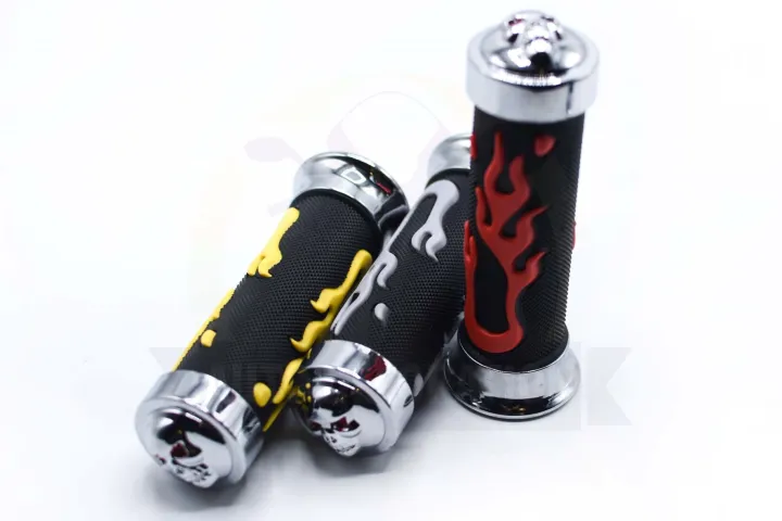 Motorcycle%20Handle%20Bar%20Grip%20Bike%20Hand%20Grip%20Rubber%20Skull%20Head%20Flame%20Universale%20-%20Image%202