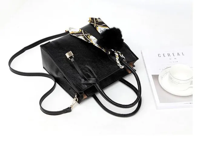 ladies%20handbags%20in%20Pakistan/%20cheap%20online%20women%20bags/%20trendy%20handbags/%20stylish%20tote%20bags/%20shoulder%20handbag%20-%20Image%203