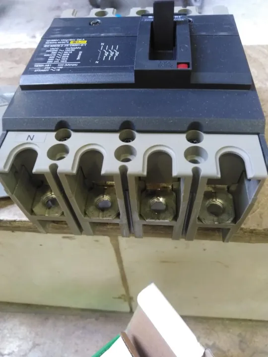 Schneider%20circuit%20breaker%20Easypact%20EZC100N%20(4%20pole)%20-%20Image%205