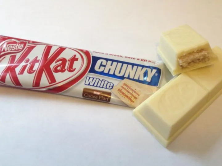 Kit%20Kat%20Chunky%20White%20Chocolate%20Bar,%2040Gram%20-%20Pack%20of%204%20-%20Image%203