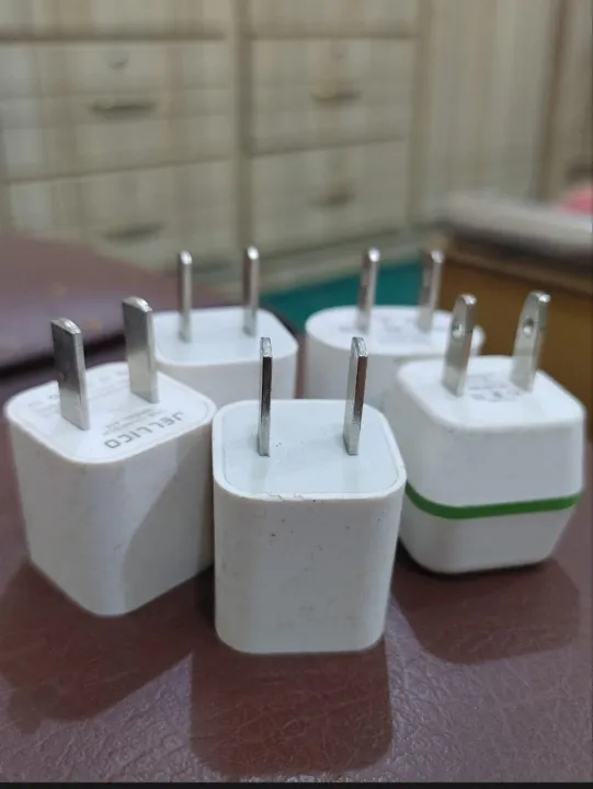 Small%205V/1A%20charger%20for%20kepad%20mobiles,%20led%20lights,%20ear%20buds,%20bluetooth%20headset%20-%20Image%205