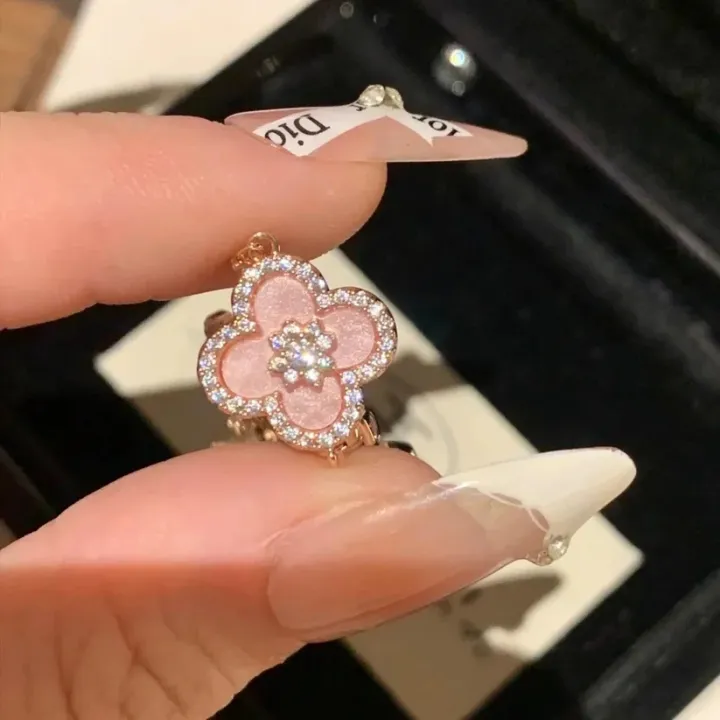 Elegant%20Sakura%20Cleef%20Bracelet%20-%20Image%207