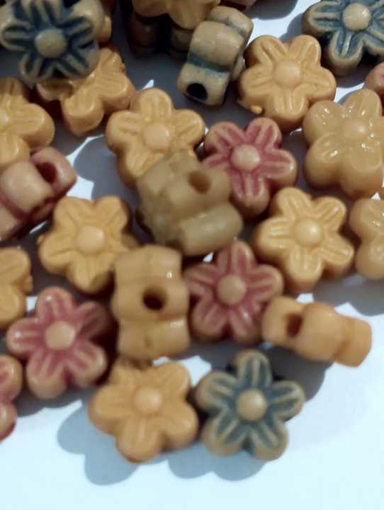 Pack%20of%2040%20gms%20%20Beads,%20Brown%20Cute%20Tiny%20Flower%20Plastic%20Beads%20For%20DIY%20Jewelry%20Making,%20Jewelry,%20DIY,%20Dresses%20And%20Crafting%20Accessories.%20-%20Image%206