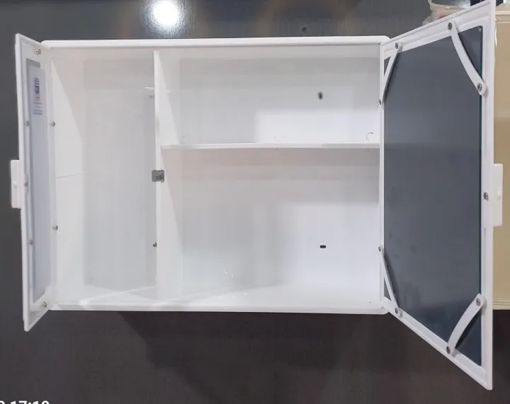 Bathroom's%20Cabinet%20with%20Mirror%20Doors%20-%20Image%205