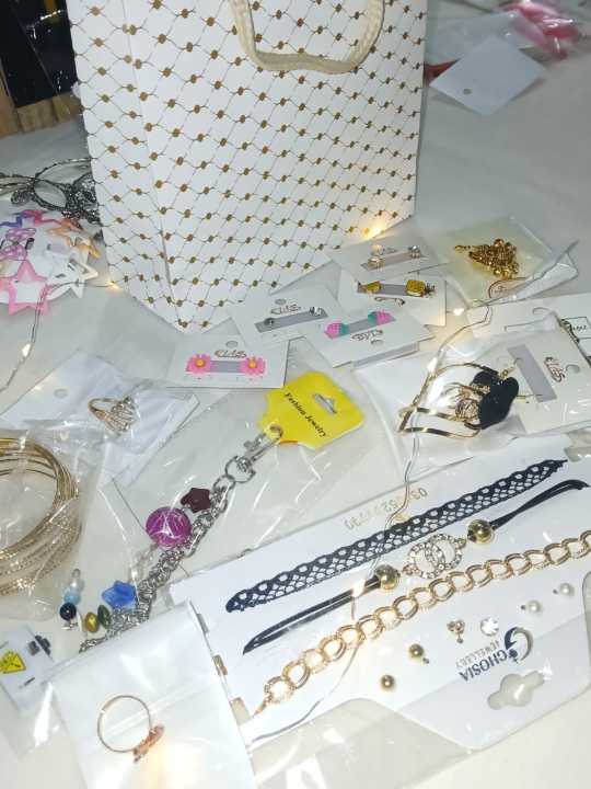 Jewelry%20Gift%20Pack%20Bag%20%7C%20Eid%20Birthday%20Anniversary%20Pack%20for%20Her%20%7C%20Elegant%20Mixed%20Fancy%20Jewelry%20Items%20for%20Kids,%20Girls,%20&%20Women%20%7C%20Perfect%20for%20Gifting%20-%20Image%202
