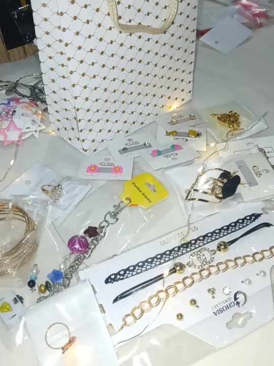 Jewelry%20Gift%20Pack%20Bag%20%7C%20Eid%20Birthday%20Anniversary%20Pack%20for%20Her%20%7C%20Elegant%20Mixed%20Fancy%20Jewelry%20Items%20for%20Kids,%20Girls,%20&%20Women%20%7C%20Perfect%20for%20Gifting%20-%20Image%202