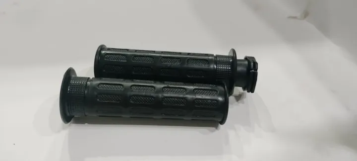 Honda%20125%20handle%20Grip%20Set%20Complete-Genuine-Black%20-%20Image%202
