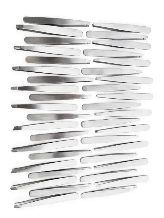 Tweezer-Eyebrow%20Tweezer-For%20Hair%20Removal-Color%20:%20Silver/Pink/Black%20-%20Image%2010