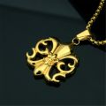 【IKE】 Symbol Mens Collier Fluer de Lys  Flower Pendant Necklace Stainless Steel en Color Retro Vintage  Style. 
