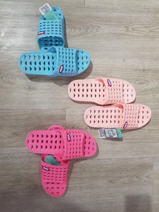 Bathroom%20Slippers%20-%20Image%203