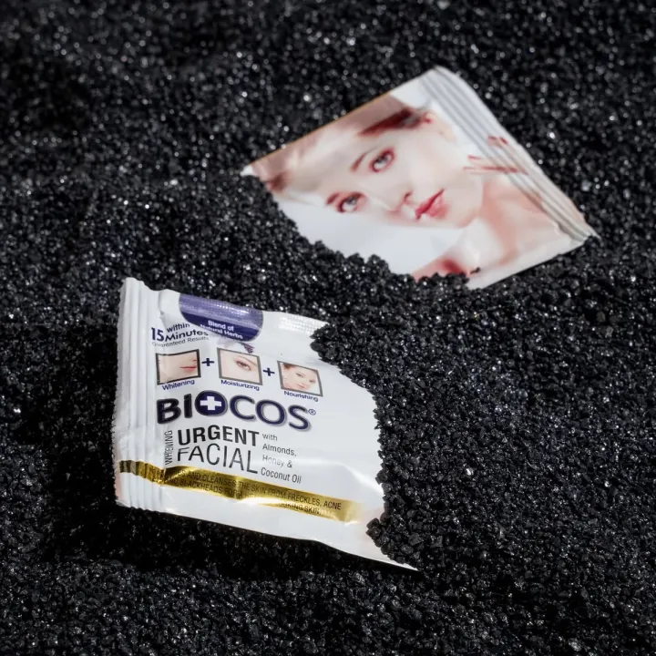 Biocos%20Dermacare%20Brightening%20Moisturizing%20Facial%20Sachet%20-%20Skin%20Brightening%20Formula%20for%20All%20Skin%20Types%20(Pack%20Of%202)%20-%20Image%204